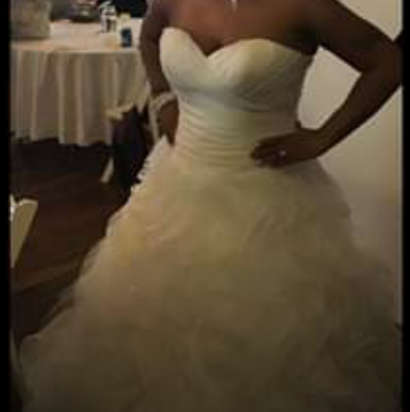 Wedding dress - Picture 2 of 2